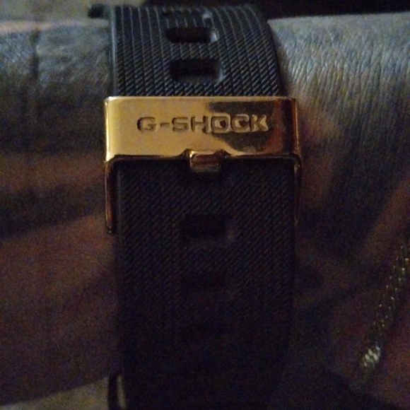 Casio G-Shock black and gold - Picture 2 of 5